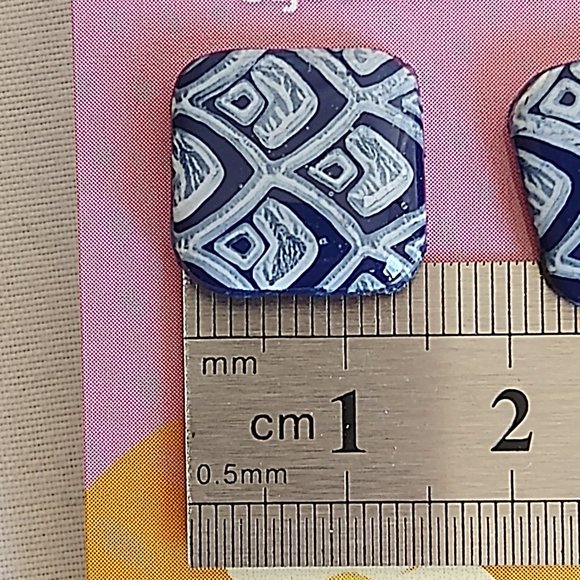 Handmade blue and white polymer clay earrings.Boucles d'oreilles fait à la main - Picture 3 of 7